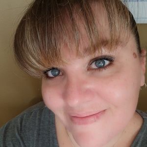 Meet your Posher, Eva